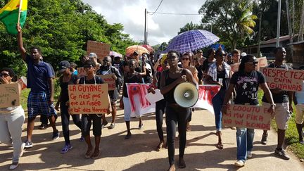 Manifestation du collectif&nbsp;"A no wi opo" de Maripasoula le 27 février 2017.&nbsp; (MAUD ALAMACHRE / MAXPPP)