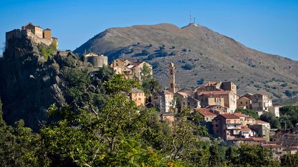 Trois morts par balles ont &eacute;t&eacute; d&eacute;couverts &agrave; Pont-de-Castirla, un hameau situ&eacute; dans la montagne au nord de Corte (Haute-Corse), le 11 septembre 2012. (ROBERT PALOMBA  / ONLY FRANCE / AFP)