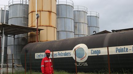 Dépôt pétrolier sur le port de Pointe Noire au Congo. (SAMIR TOUNSI / AFP)