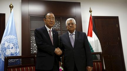 &nbsp; (Ban Ki-Moon rencontre Mahmoud Abbas, à Ramallah © Reuters)