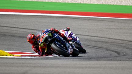 Le pilote français Fabio Quartararo (Yamaha) lors de la première course sur le circuit d'Algarve (Portugal), le 26 mars 2023. (GIGI SOLDANO / AFP)