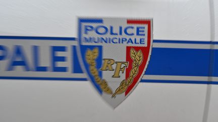 L'écusson de la police municipale, à Lyon, le 27 mars 2024. (photo d'illustration) (FR?D?RIC CHAMBERT / MAXPPP)