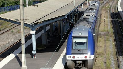 &nbsp; (Les futurs TER de la SNCF sont trop larges pour des centaines de gares © Maxppp)