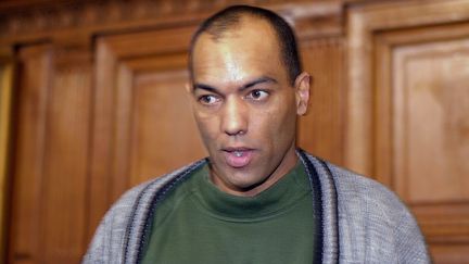 Guy Georges lors de l'ouverture de son proc&egrave;s &agrave; la cour d'assises de Paris, le 19 mars 2001. (  MAXPPP)