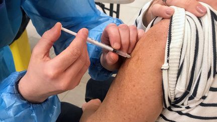 Une vaccination contre le Covid-19 à Perpignan en novembre 2021. (ALIA DOUKALI / FRANCE-BLEU ROUSSILLON)