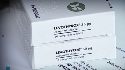 Le laboratoire Merck&nbsp;a annoncé&nbsp;ce&nbsp;mercredi&nbsp;19 octobre avoir été mis en examen pour tromperie aggravée à, propos d’effets secondaires méconnus de son médicament :&nbsp;le Levothyrox. (FRANCE 3)