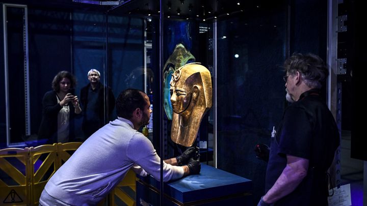 Près de 180 objets sont exposés à la Grande Halle de La Villette à Paris. L'exposition sur Ramsès II démarre le 7 avril. (STEPHANE DE SAKUTIN / AFP)