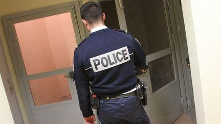 &nbsp; (Le policier s'est suicidé dans les locaux de son ancien commissariat avec l'arme de service de son ancien supérieur © MaxPPP)