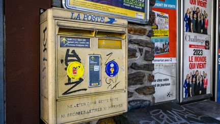 Une boîte aux lettres dans les Pyrénées-Orientales. (MICHEL CLEMENTZ / MAXPPP)