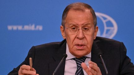 Le ministre des Affaires étrangères de la Russie, Sergueï Lavrov, lors d'une conférence de presse, à Moscou, la capitale russe, le 18 janvier 2023. (YURI KADOBNOV / AFP)