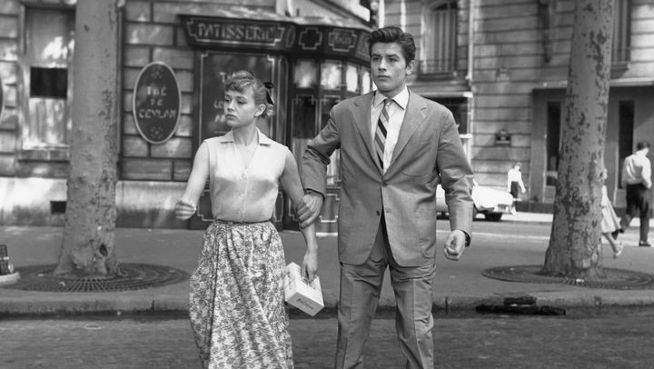 Sophie Daumier et Alain Delon dans le film "Quand la femme s'en mêle", d'Yves Allégret, sorti en 1957. (SUNSET BOULEVARD / CORBIS HISTORICAL / GETTY IMAGES)