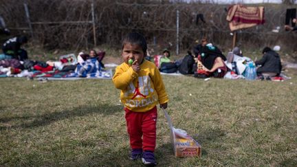 Un camp de migrants à la frontière entre la Grèce et la Turquie, le 7 mars 2020.&nbsp; (ERHAN DEMIRTAS / AFP)