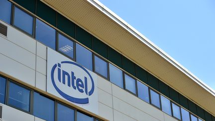 Façade du centre de recherche et développement du géant américain Intel à Toulouse, le 18 juin 2016. Ce site a été fermé. (REMY GABALDA / AFP)