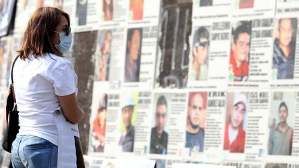 Les affiches de personnes disparues ornent une place de Mexico, le jour de la fête des mère, le 9 mai 2021 (illustration). (ULISES RUIZ / AFP)