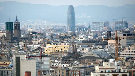 A Barcelone, capitale de la Catalogne,&nbsp;des services d'urgence ont d&eacute;j&agrave; ferm&eacute; dans plusieurs h&ocirc;pitaux. (VINCENT ISORE / MAXPPP)