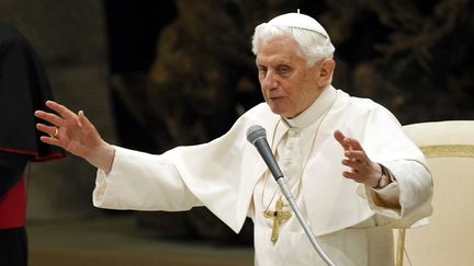 Le pape Beno&icirc;t XVI lors d'une audience g&eacute;n&eacute;rale au Vatican le 28 d&eacute;cembre 2011. (GIAMPIERO SPOSITO / REUTERS)