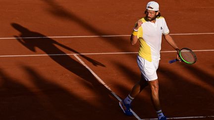 Lucas Pouille lors de son match du premier tour, à Roland-Garros, le 28 mai 2023. (EMMANUEL DUNAND / AFP)