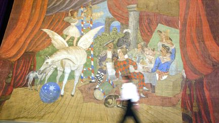 Le rideau monumental peint par Picasso pour le ballet "Parade".
 (Samantha Sin / AFP)