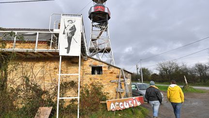 L'entrée de la&nbsp;ZAD de Notre-Dame-des-Landes (Loire-Atlantique), le 9 janvier 2018, où un projet d'aéroport a été annulé par le gouvernement. (LOIC VENANCE / AFP)