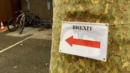 La Préfecture de Périgueux (Dordogne) a mis en place un bureau dédié à l'accompagnement des Britanniques dans leur démarche, le 15 décembre 2020. (BORIS LOUMAGNE / RADIO FRANCE)