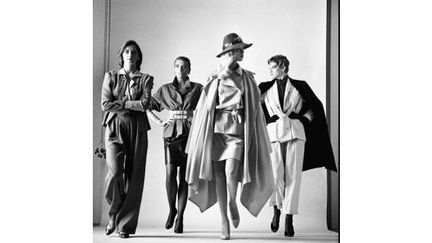 Sie Kommen (Elles arrivent), Vogue France, Paris, 1981
 (Helmut Newton Estate)