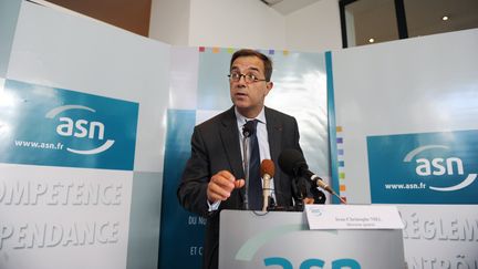 Le directeur g&eacute;n&eacute;ral de l'Autorit&eacute; de s&ucirc;ret&eacute; nucl&eacute;aire, Jean-Christophe Niel, lors d'une conf&eacute;rence de presse, le 14 septembre 2011 &agrave; Paris. (MICHEL GANGNE / AFP)