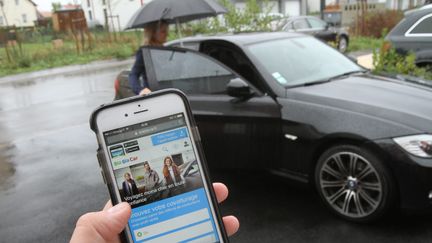 Le site de covoiturage Blablacar&nbsp;affirme disposer d'informations&nbsp;pouvant aider&nbsp;le conducteur à prouver qu'il n'a rien à voir avec un passager auteur d'un comportement délictueux. (JEAN-FRANCOIS FREY / MAXPPP)