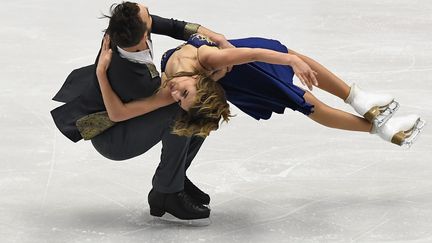 Gabriella Papadakis / Guillaume Cizeron lors du programme court (JOE KLAMAR / AFP)