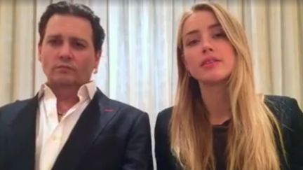 Le ministre de l'Agriculture australien a publié une vidéo, lundi 18 avril 2016, dans laquelle Johnny Depp et sa femme, Amber Heard, s'excusent pour avoir fait entrer leurs deux chiens sans les déclarer.&nbsp; (BARNABY JOYCE / FACEBOOK)