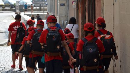 Des enfants et leurs accompagnateurs lors d'une colonie de vacances, en Alsace, 2018. (JEAN-FRAN?OIS FREY / MAXPPP)