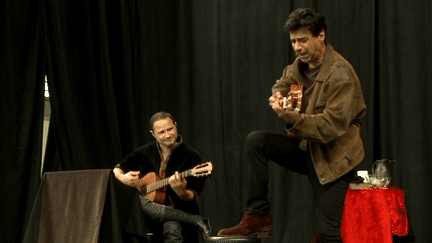 Michel Arbatz  chante les mots de François Villon, poète du 15e siècle, dans un spectacle parrainé par Jean-Louis Trintignant
 (France 3 Culturebox)