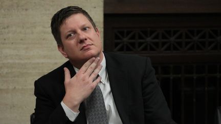 Jason Van Dyke pendant les délibérations du jury, le 5 octobre 2018,&nbsp;devant le tribunal de Leighton, à Chicago, aux Etats-Unis. (ANTONIO PEREZ / AFP)