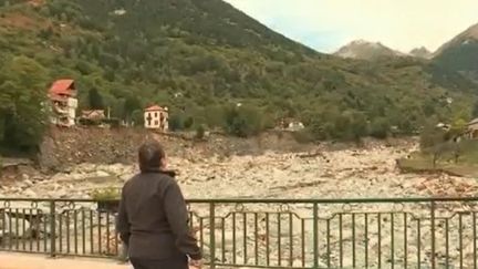 Mercredi 7 octobre, 55 communes ont été touchées par la tempête Alex. De nombreux habitants ont tout perdu. Une équipe de la rédaction du 13 Heures a rencontré une sinistrée de Saint-Martin-Vésubie (Alpes-Maritimes). (FRANCE 2)