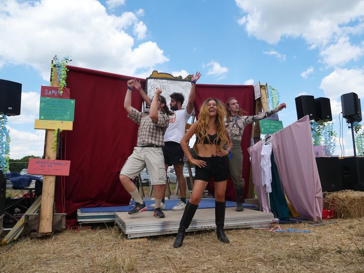 La compagnie de théâtre Notre Insouciance pour leur pièce "Rose" au festival Amapola, le 30 juillet, dans le bois de Gazeran.&nbsp; (PIERRE KRON)