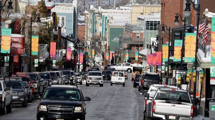 L'avenue principale de Park City (Utah) où les cinéphiles se rassemblent pour le festival du film Sundance qui se tient du 19 au 29 janvier 2023 (GEORGE FREY / GETTY IMAGES NORTH AMERICA / GETTY IMAGES VIA AFP)