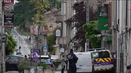 Un policier dans les rues de Valence. (France 2)