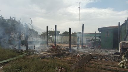 Plusieurs maisons ont été incendiées à Béoumi en Côte d'Ivoire lors d'affrontements interethniques, le 15 mai 2019. (- / AFP)