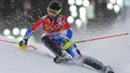 Le Fran&ccedil;ais&nbsp;Alexis Pinturault sort de piste lors du slalom olympique &agrave; Sotchi, le 22 f&eacute;vrier 2014. (DIMITAR DILKOFF / AFP)