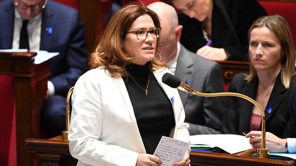 La secrétaire d'État à la Citoyenneté Sonia Backès s'exprime lors d'une séance de questions au gouvernement à l'Assemblée nationale, à Paris, le 28 mars 2023. (BERTRAND GUAY / AFP)