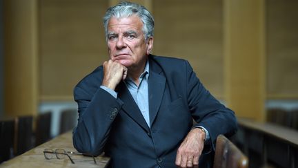 Olivier Duhamel, alors président de la Fondation nationale des sciences politiques, pose le 19 mai 2016 à l'Institut des Sciences politiques à Paris. (STEPHANE DE SAKUTIN / AFP)