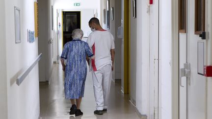 Brigitte Bourguignon annonce un dépistage hebdomadaire pour le personnel des Ehpad