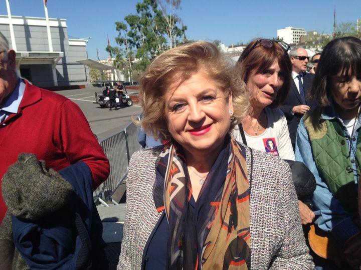 Mina, militante LR, 60 ans, est venue assister au meeting de François Fillon dimanche 9 avril, à Paris. (MARGAUX DUGUET / FRANCEINFO)