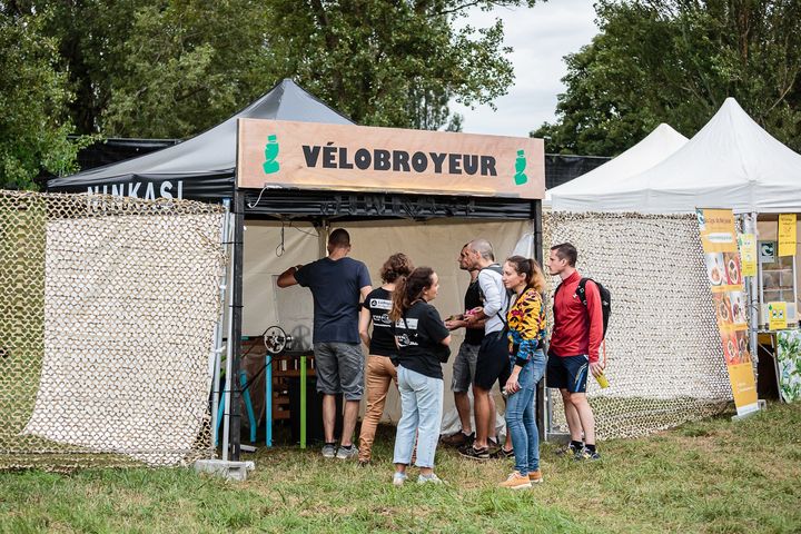 Un vélo broyeur de déchets est présent sur le site du festival Woodstower. (Woodstower)