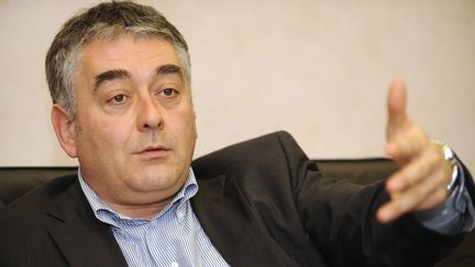 Gilles Bourdouleix, maire (ex-UDI) de Cholet (Maine-et-Loire), dans son bureau de la mairie, le 29 janvier 2010.&nbsp; ( MAXPPP)