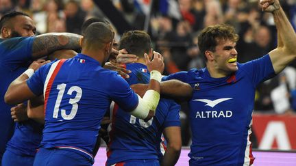 La joie des Bleus face aux All Blacks, lors du dernier match de la tournée d'automne, le 20 novembre 2021 au Stade de France. (YOANN CAMBEFORT / MARTI MEDIA)