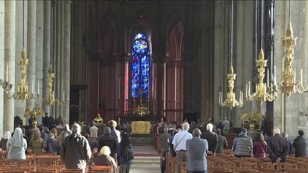 Des milliers de croyants ne veulent pas être assimilés à cette Église qui ne demande pas pardon. Ils expriment leur indignation après la publication des chiffres du rapport Sauvé. (CAPTURE ECRAN / FRANCEINFO)