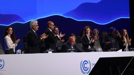 Le ministre des Affaires étrangères égyptien, Sameh Shoukry, lors de son discours de clôture de la COP27, à Charm el-Cheikh, le 20 novembre 2022.&nbsp; (JOSEPH EID / AFP)