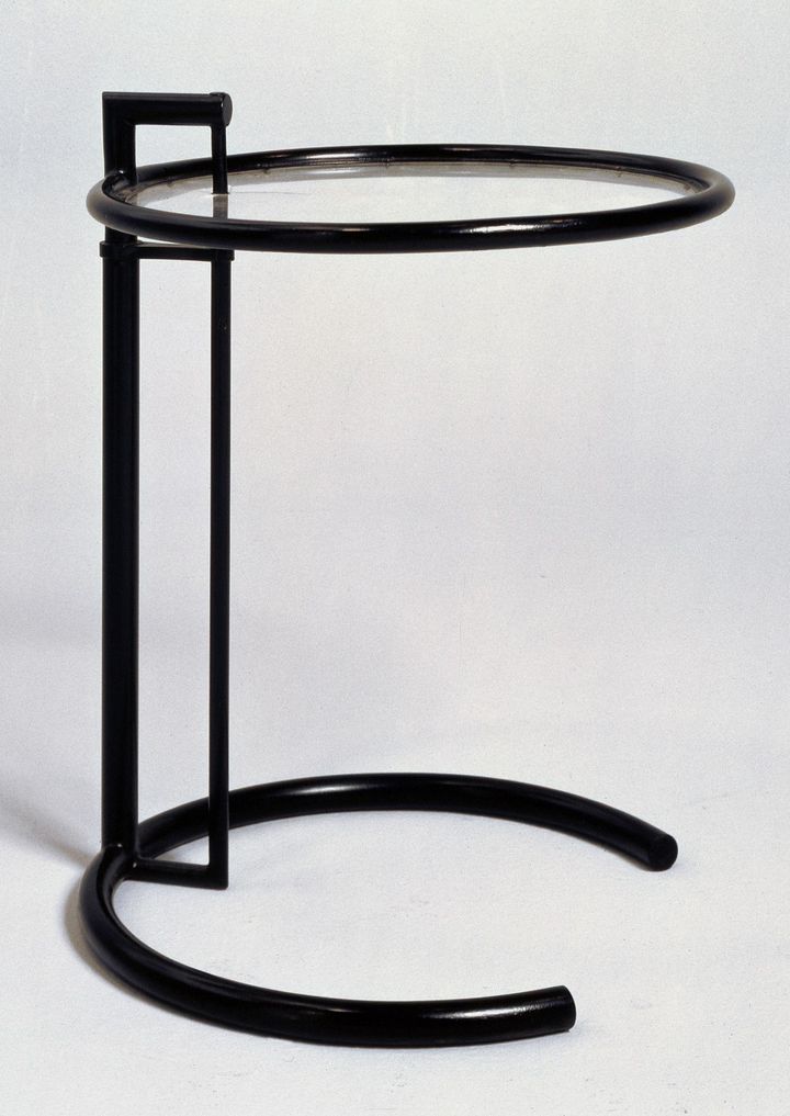 Eileen Gray, Table ajustable, 1926-29, Mobilier provenant de la maison E 1027.
Centre Pompidou, Musée national d’art moderne, Paris
 (Centre Pompidou / photo :Jean-Claude Planchet)