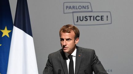 Emmanuel Macron à Poitiers (Vienne), le 18 octobre 2021. (GUILLAUME SOUVANT / AFP)