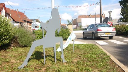 La municipalité de Dannemarie (Haut-Rhin) a installé, en juin 2017,&nbsp;65 silhouettes en contreplaqué dans ses rues pour célébrer&nbsp;l’année de la femme. (MAXPPP)